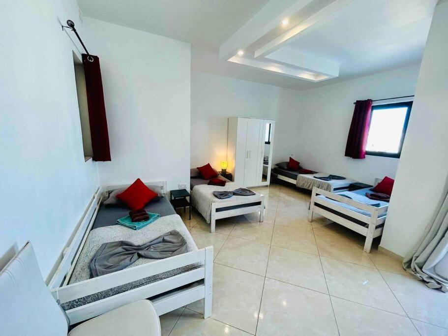 Duplex Whiskey Home 200M Away From The Sea And The Square St. Paul's Bay Exterior foto